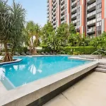 Bright 2-Bed Apartment In Bowen Hills