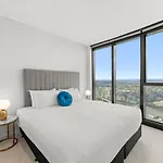 1Br Sky High City Escape With Stunning Views