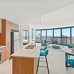 1Br Sky High City Escape With Stunning Views