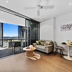 New Private Apt In Queens Wharf Lv12 - City And River View