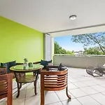 Lovely 3-Bed With Alfresco Dining By Custom Bnb Hosting