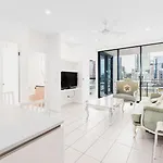 Luxury South Bank Apartment | City Views