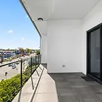 2Br Modern Apartment With Balcony Great Location