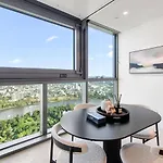 Stylish 1Br Retreat With Stunning High-Rise Views