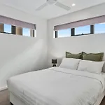 Bright 2Br Apt With Sofa Bed In Woolloongabba