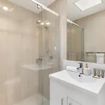 Close To Airport Cafes Train & Boondall Wetlands