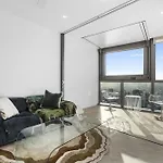River View 1br With Cbd & Pool, Gym & Sauna