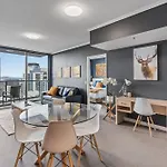 Bright 1-bed Retreat In Charlotte Towers Apartment