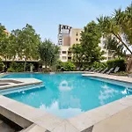 Bright 2-Bed Apartment In Bowen Hills