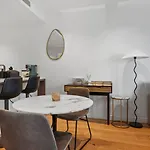 Resort Style Infinity Pool Gym Chic 1 Bedroom