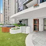 Gorgeous 3Br Apartment With Study Overlooking Bne River