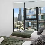 Valley Getaway - Rooftop Pool - Parking - Sleeps 6