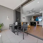 New Private Apt In Queens Wharf Lv12 - City And River View