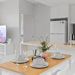 2Br Modern Apartment With Balcony Great Location