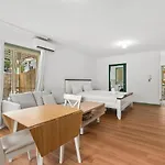 Modern Studio Loft Parking Near Cbd Spring Hill 3