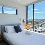 Apartment Amazing Views 2bd 2ba Homey Toowong Abode Pool M29 *