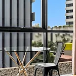 Designer Woolloongabba Retreat Near The Gabba