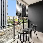 Designer Woolloongabba Retreat Near The Gabba *