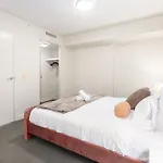 Oaks Gorgeous 2br With Pool, Parking, Gym Apartment *