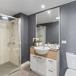Bright 1-bed Retreat In Charlotte Towers