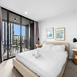 Designer Woolloongabba Retreat Near The Gabba