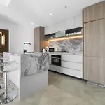 River View 1br With Cbd & Pool, Gym & Sauna *