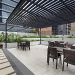 Bright 1-bed Retreat In Charlotte Towers Apartment *