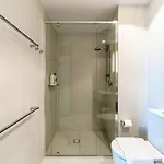 Apartment 1br Queens Wharf Charm With Balcony Views - Lv 15 Brisbane