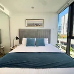 Apartment 1br One Skyline With Pool, Free Parking And Gym