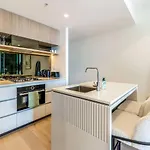 Apartment 1br Queens Wharf Charm With Balcony Views - Lv 15 *