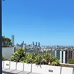 Amazing Views 2bd 2ba Homey Toowong Abode Pool M29