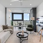 Stylish 1Br Retreat With Stunning High-Rise Views