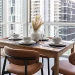 Oaks Gorgeous 2br With Pool, Parking, Gym