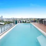 Apartment Amazing Views 2bd 2ba Homey Toowong Abode Pool M29