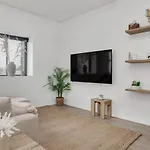 Inner City Gem Next To St Andrews Hospital & Park