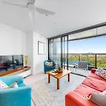 A Gallery In The Sky! Balcony, Pool And Parking At Skytower Level 33 Best Views In Brisbane!