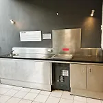 Modern 2br In Cbd | Pool | Gym | Parking Apartment Brisbane
