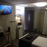Kingsford Riverside Inn