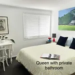 Nicole Guest House - Private Room & Bathroom - 6Kms From City