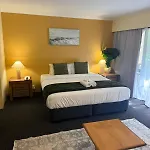 Leafy Retreat Near Shops Motorway Access By Custom Hosting Brisbane