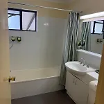 Hotel Leafy Retreat Near Shops Motorway Access By Custom Hosting *
