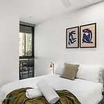 South Brisbane Apartment With Pool