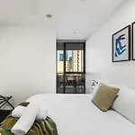 South Brisbane Apartment With Pool