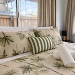 2Br Chic Urban Escape In Norman Park Near Bne With Parking