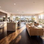 Scenic Views With Pool And Elegant 5br