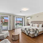 Spacious 2-Storey 4Br House Family Friendly