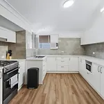 Coastal Wynnum Home Near Plaza And City Connections