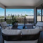 Scenic Views With Pool And Elegant 5br Brisbane