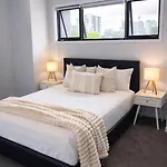 Kangaroo Point, Bromley Street