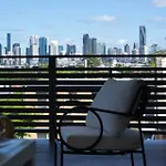 Holiday home Scenic Views With Pool And Elegant 5br Brisbane
